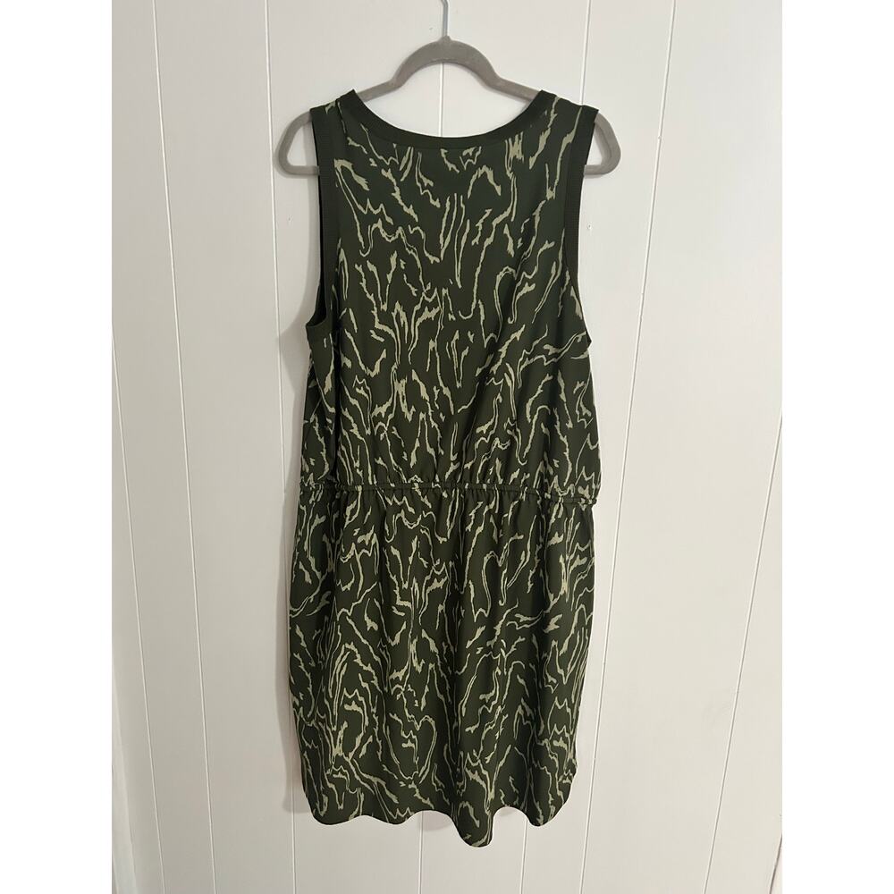 Athleta Rincon printed dress
Vogue Eucalyptus Olive XL - Picture 5 of 6